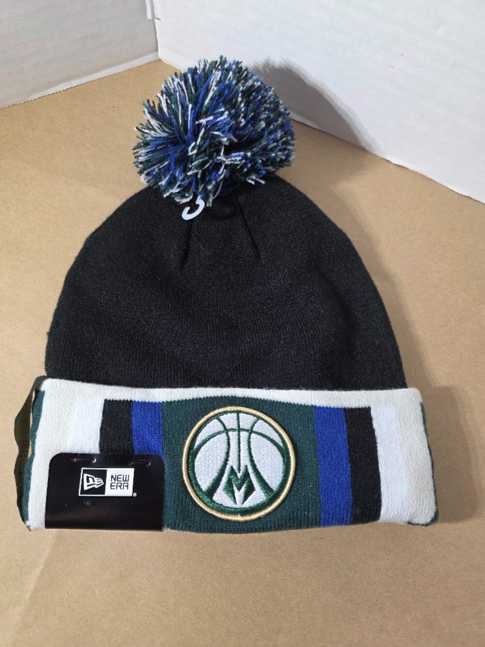 New Era Milwaukee Bucks Statement Knit Pom-Pom Black Blue & Green Beanie